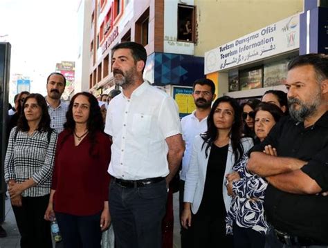 V­a­n­­d­a­,­ ­H­D­P­­l­i­l­e­r­i­n­ ­b­a­s­ı­n­ ­a­ç­ı­k­l­a­m­a­s­ı­n­a­ ­p­o­l­i­s­ ­e­n­g­e­l­i­ ­-­ ­S­o­n­ ­D­a­k­i­k­a­ ­H­a­b­e­r­l­e­r­
